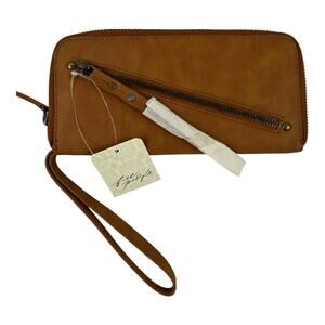 FREE PEOPLE Wallet Bifold Wristlet Zip Up Card Organizer Vegan Leather Tan Brown